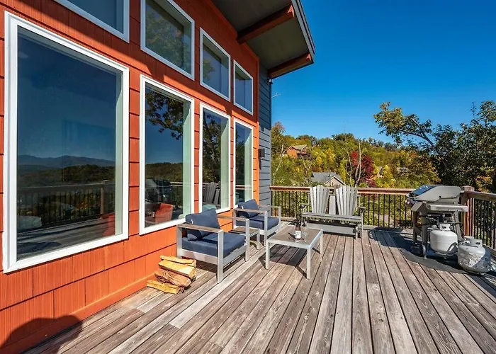 Modern Cabin Near Smoky Mountain National Park
